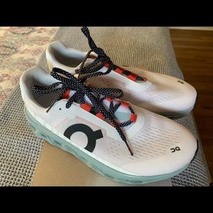 On Cloudmonster Frost running shoes 9.5 Mens